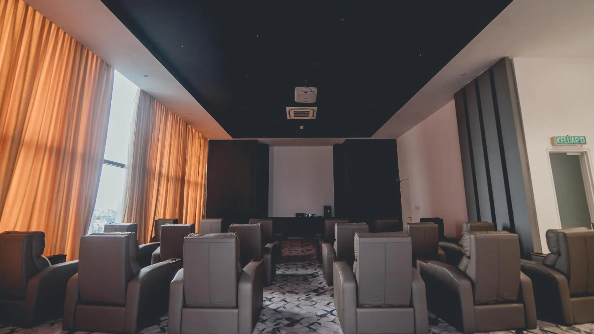 Sky88 De Next 2Br4Pax Near Ciq Ksl Midvalley By Our Stay Johor Bahru